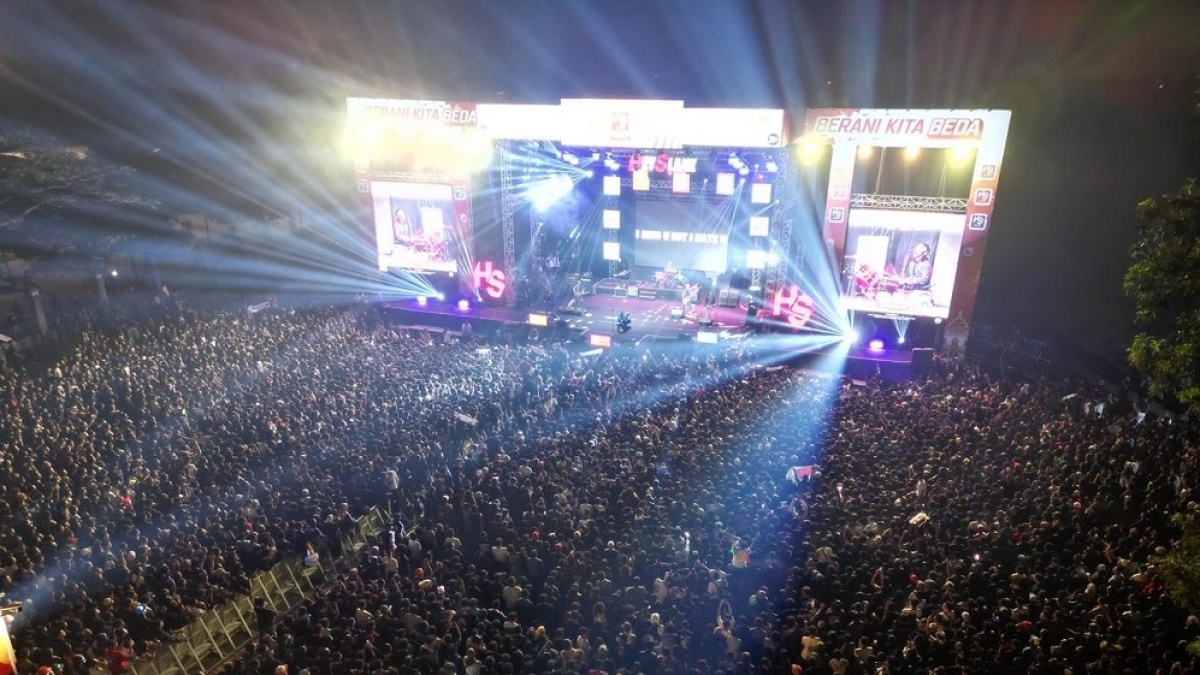 Kolaborasikan Musik dan UMKM, Konser HS Hey Slank di Bandung Diserbu 25ribu Slankers