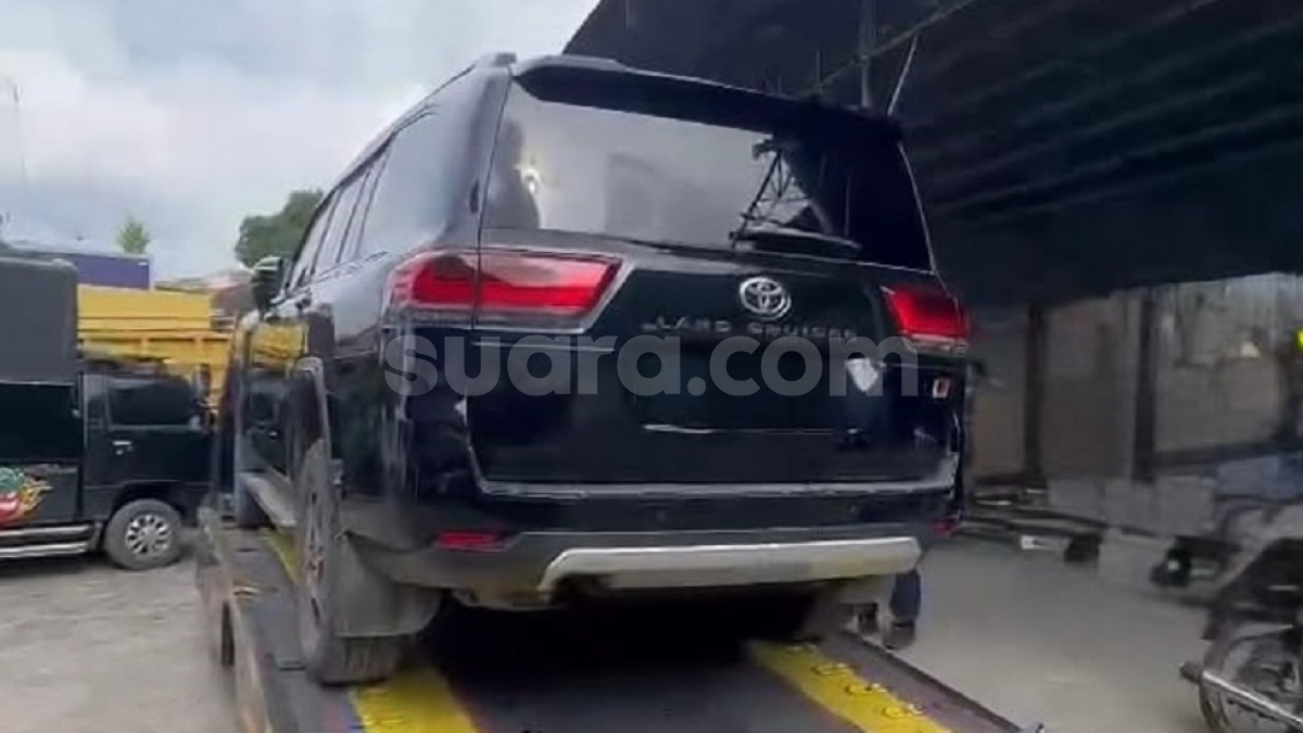 DiSembunyikan di Gudang Siantar, Land Cruiser Rp2 Miliar Bupati Kuansing Akhirnya Ditowing KPK