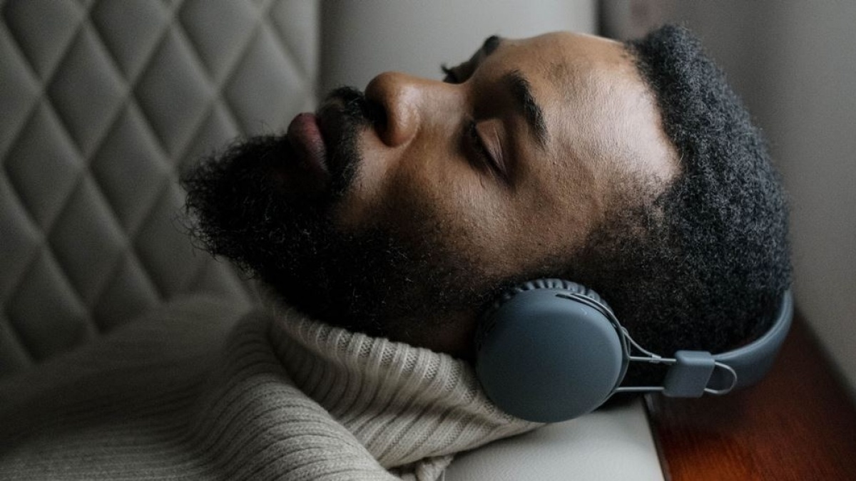 Tidur Sambil Mendengarkan Suara Alam Bikin Lebih Bahagia, Kok Bisa? Ini 5 Alasannya