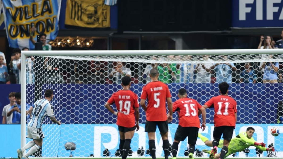 Kiper Mesir Mostafa Shobeir Bikin Messi Ukir Rekor Kelam di Piala Dunia