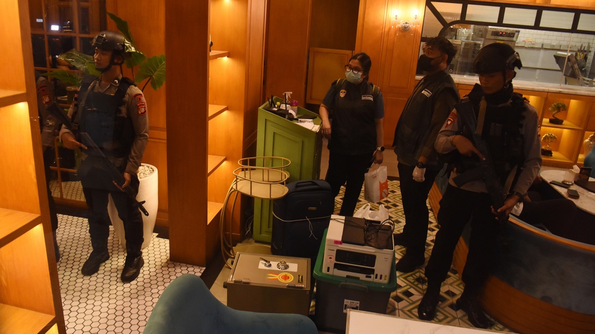 Kesaksian Orang Dalam Cafe deClan: Ada Perdebatan Sebelum Polisi Bongkar Ruang Rahasia