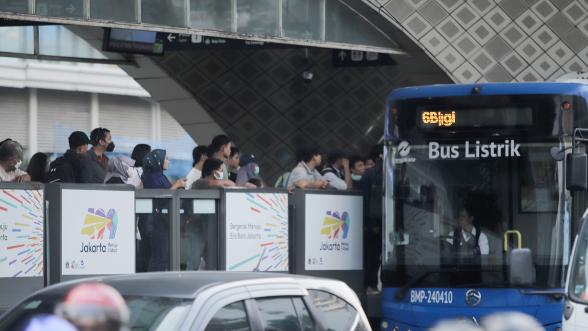 9 Rute Transjakarta Terdampak Rekayasa Imbas Pembongkaran JPO Tendean