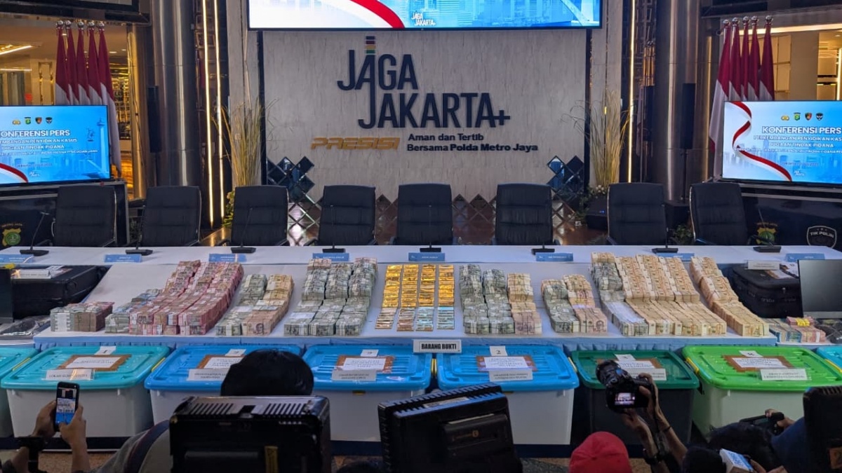 FBI Turun Tangan! Dolar dan Emas 74 Kg Bukti Korupsi Eks Jampidsus Febrie Dicek Keasliannya