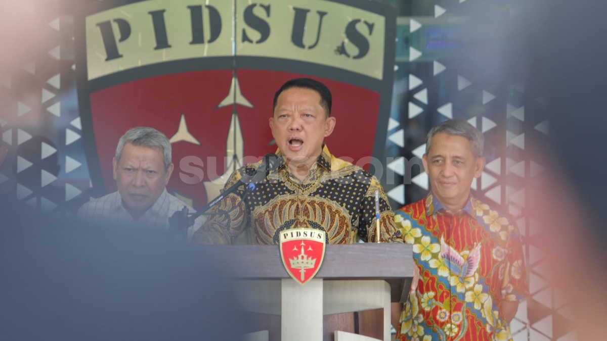 Jangan 'Jeruk Makan Jeruk!', DPR Minta Kasus Eks Jampidsus Febrie Tak Ditangani Mantan Anak Buahnya