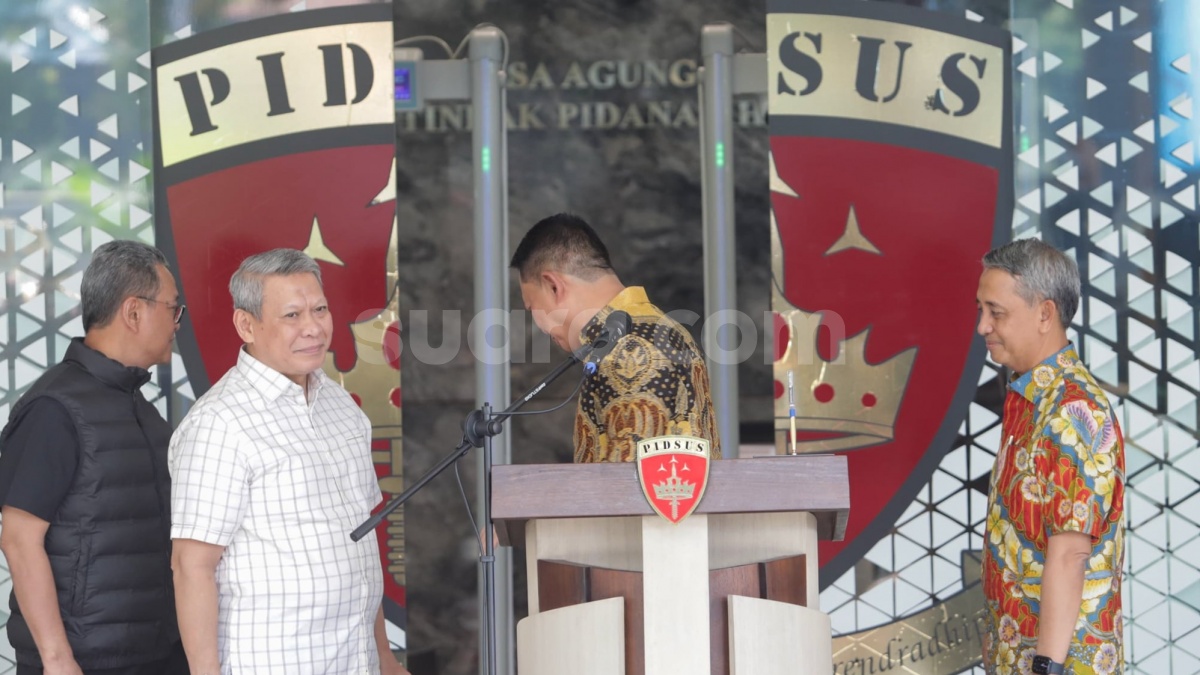 Eks Jampidsus Febrie Adriansyah Diduga Punya Jaringan Bisnis untuk Pencucian Uang