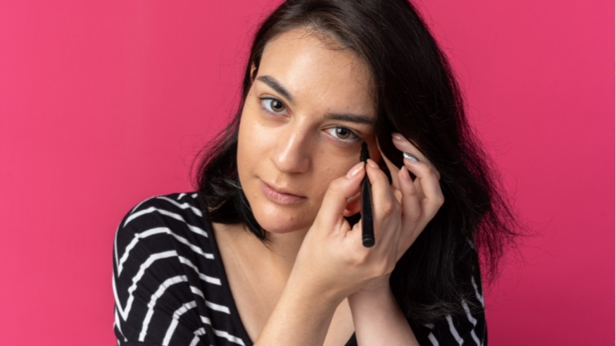 5 Rekomendasi Eyeliner Tahan Air Terbaik, Mata On Point Seharian dan Anti Luntur