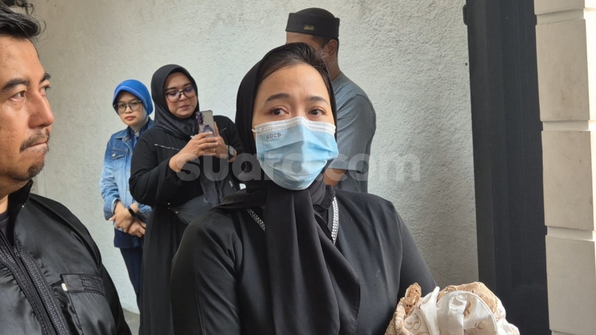 Rawat Ibu Sendiri hingga Napas Terakhir, Vega Darwanti Ungkap Momen Haru saat Ibunda Berpulang