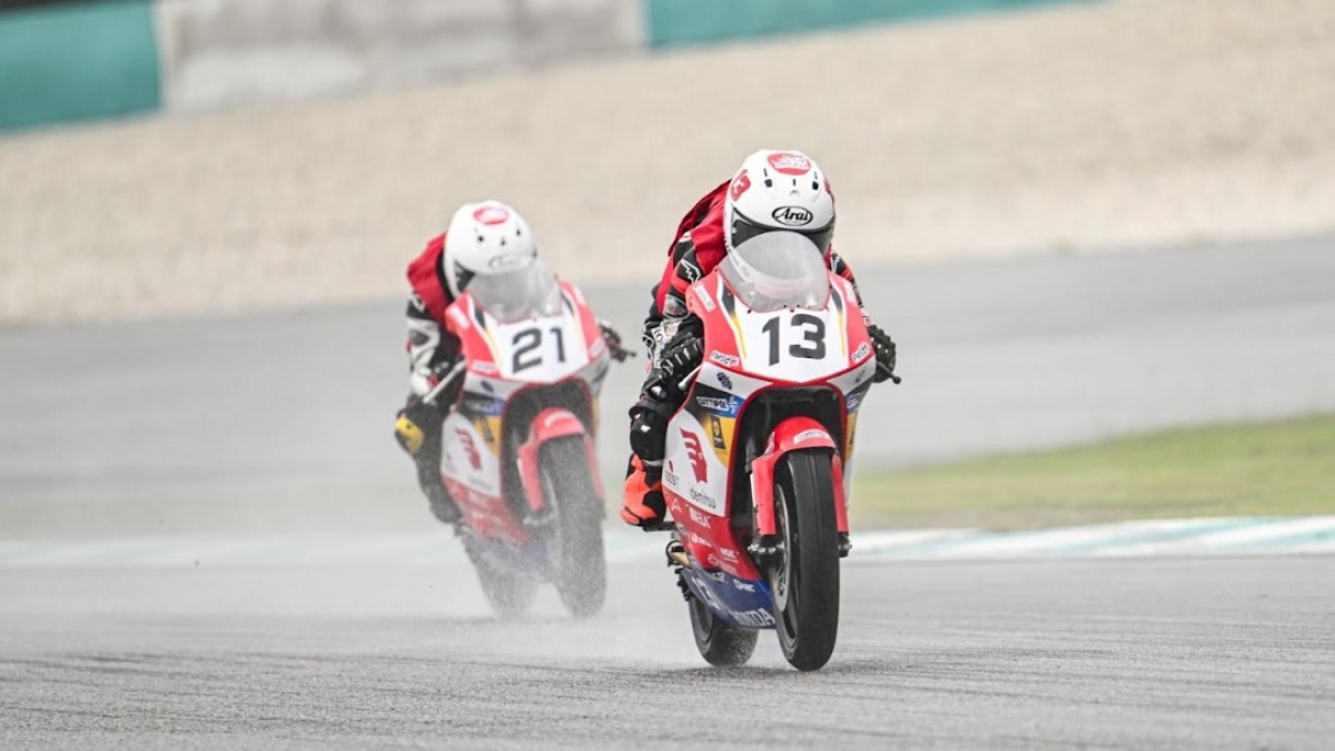 Drama Cuaca Ekstrem Sepang, Dua Pebalap Muda Indonesia Sukses Curi Podium IHTTC 2026