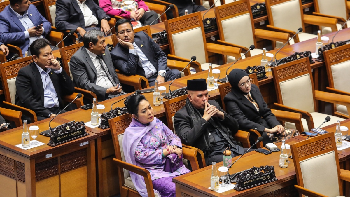 MK Hapus Uang Pensiun Seumur Hidup Anggota DPR?