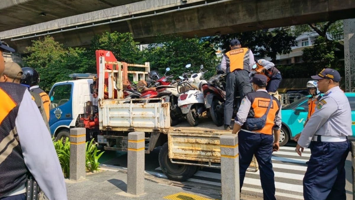 Ulah Jukir Liar Bikin 21 Motor di Trotoar Satrio Kuningan Kena Razia