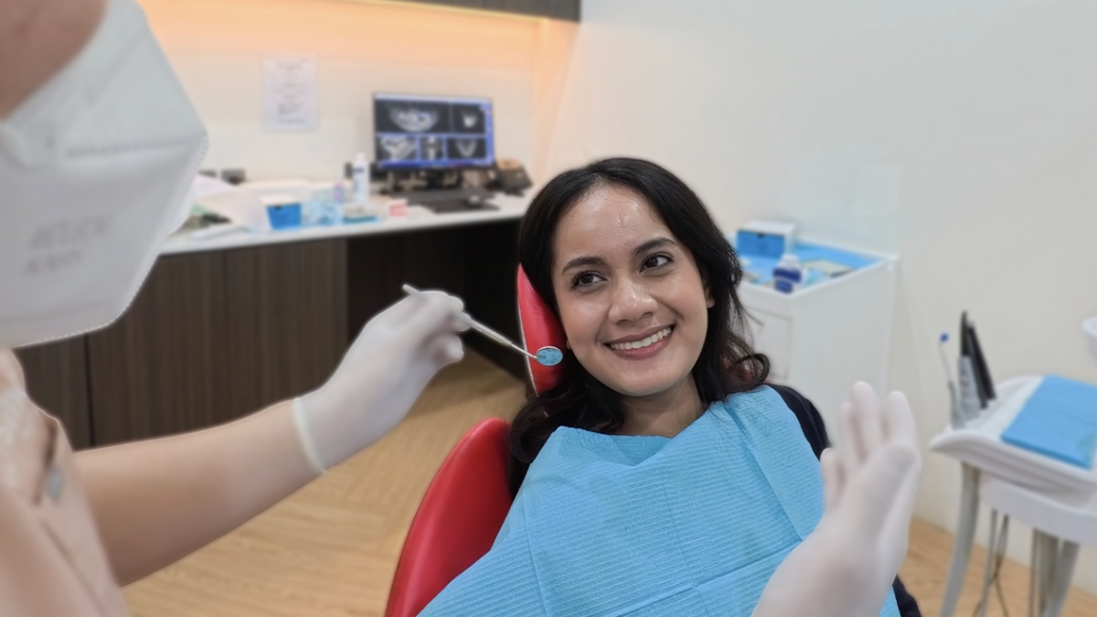 Pasang Implan Gigi? Pahami 4 Risiko Komplikasi yang Wajib Diantisipasi