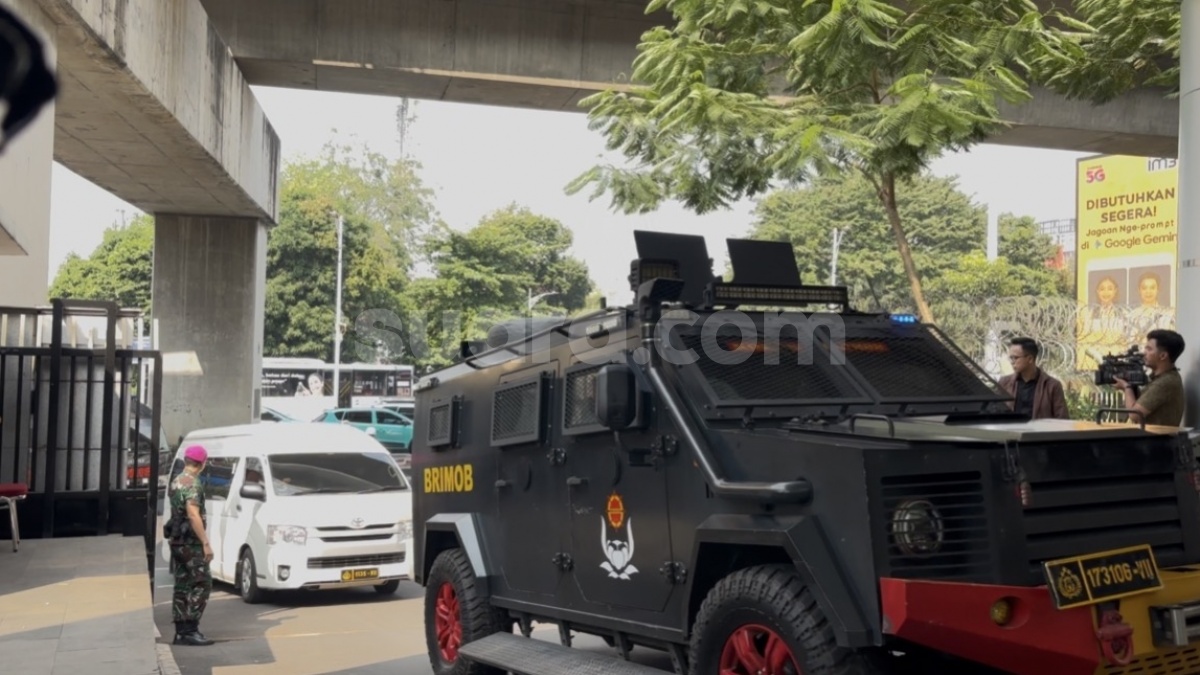 Tersangka Don Ritto Dikawal Rantis Brimob saat Tiba di Kejagung, Emas hingga Brankas Ikut Dibawa