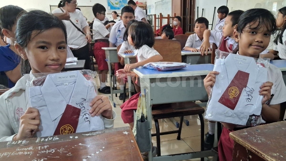 Seragam Sekolah yang Layak Masih Jadi Mimpi Sebagian Anak Indonesia