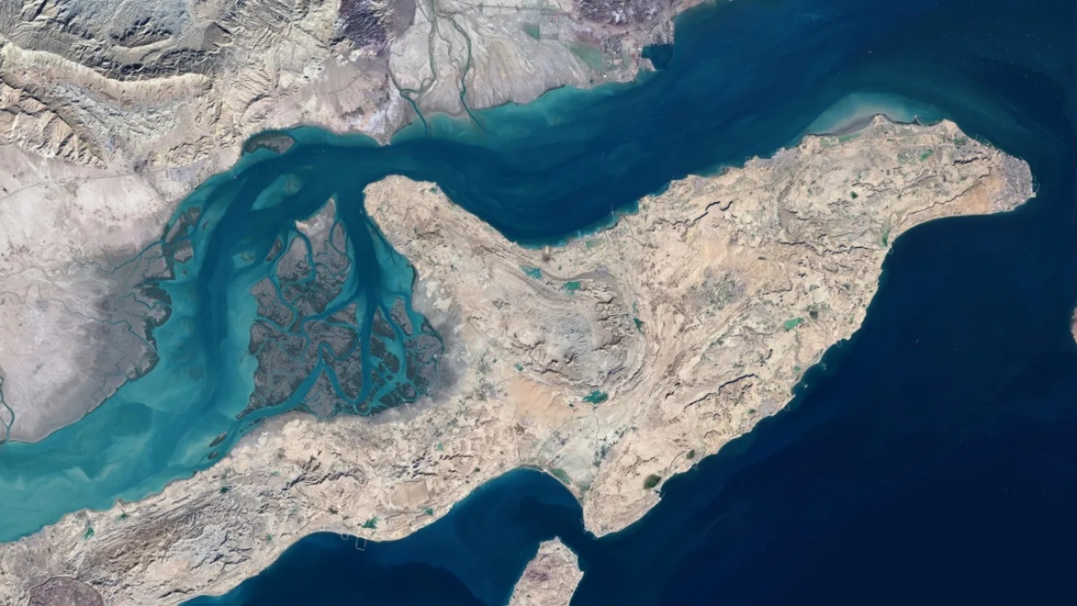 Serangan Balas Dendam Amerika, Pangkalan Iran di Pulau Qeshm dan Bandar Abbas Dibom Bertubi-tubi