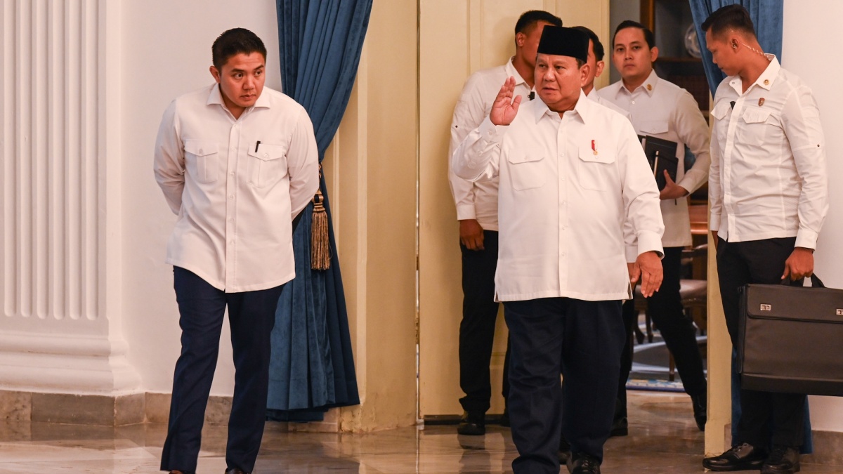 Kinerja Tim Komunikasi Buruk, Prabowo Diingatkan Segera Reshuffle Seskab Teddy hingga Kapolri