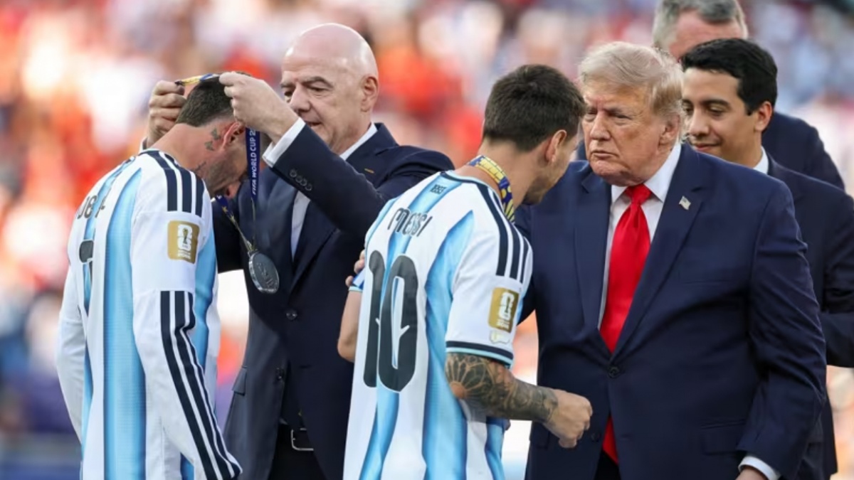 Donald Trump dan Presiden FIFA Dicemooh Suporter Saat Penyerahan Trofi Piala Dunia 2026