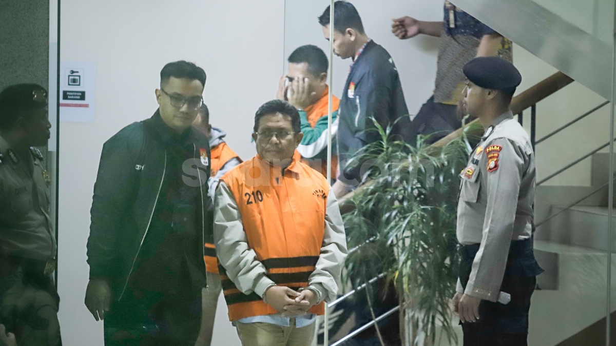 KPK Geledah Kantor Bupati Lombok Barat hingga PUPR, Sita Dokumen dan Alphard