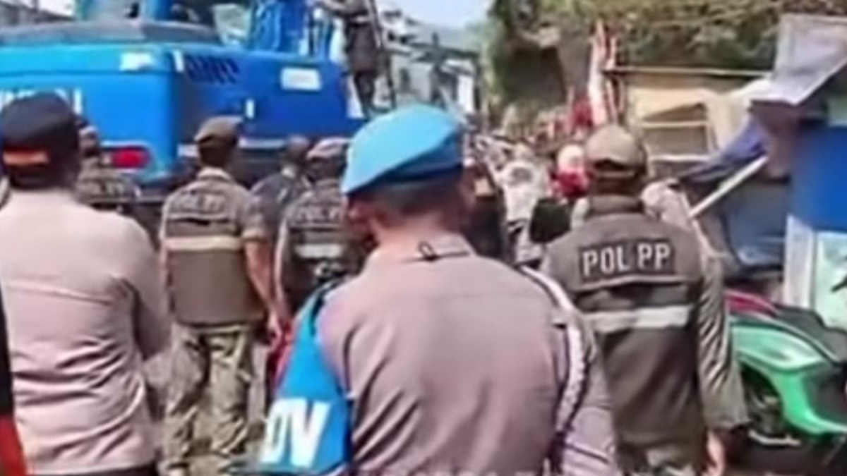 Klaim Ahli Waris Ditolak, 15 Bangunan di Bantaran Kali Cengkareng Dibongkar