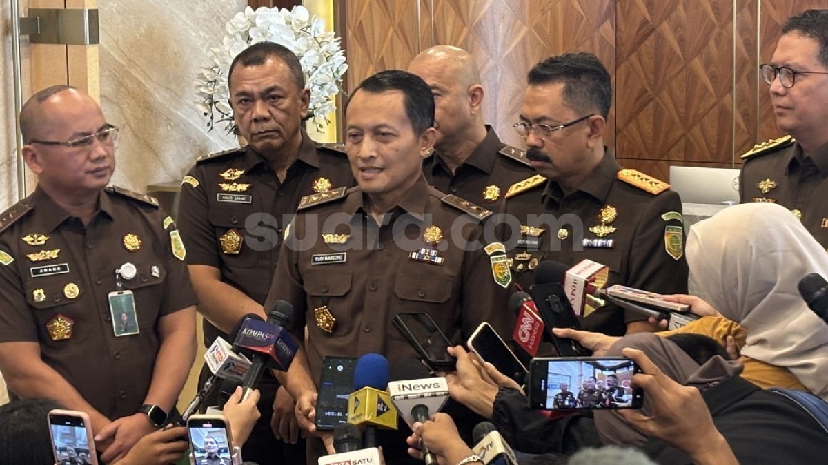 Dipanggil Penyidik Soal Emas 74 Kg, Febrie Adriansyah Belum Muncul di Gedung Bundar