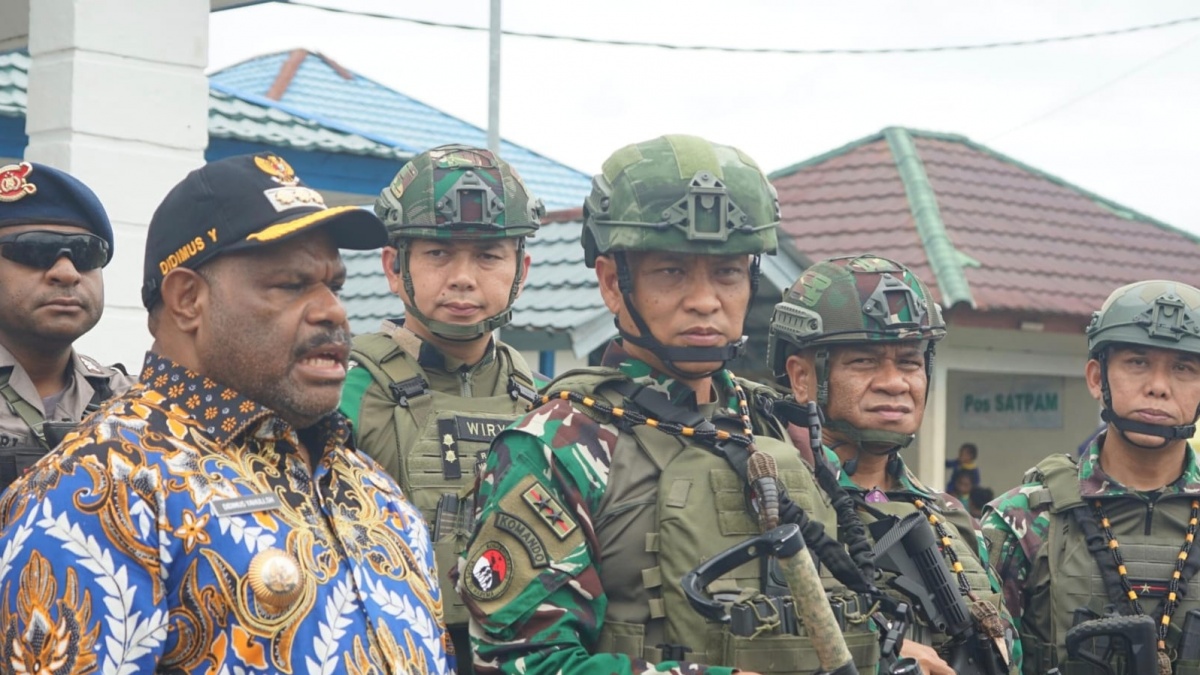 Diwarnai Kontak Tembak, TNI Evakuasi Dua Jenazah Korban OPM di Yahukimo