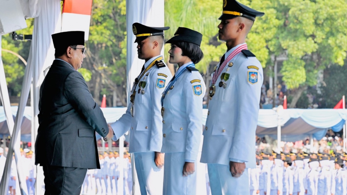Tak Menyerah pada Keadaan, Anak Buruh Bangunan Ini Berhasil Meraih Kartika Astha Brata