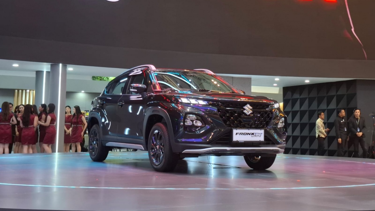 Suzuki Fronx Punya Varian Kuro, Tambah Fitur Keamanan Baru
