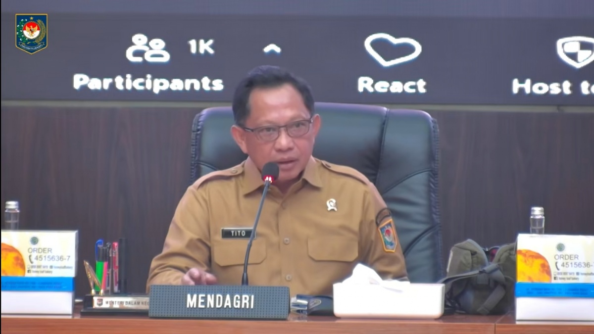 Menteri Dalam Negeri Muhammad Tito Karnavian menyampaikan paparan dalam Sosialisasi dan Penandatanganan Surat Edaran Bersama tentang Sinkronisasi Layanan BPHTB, Layanan Pertanahan, serta Integrasi Data Perpajakan dan Pertanahan di Kantor Pusat Kemendagri, Jakarta Pusat, Senin (10/8/2026). (Dok. Kemendagri)