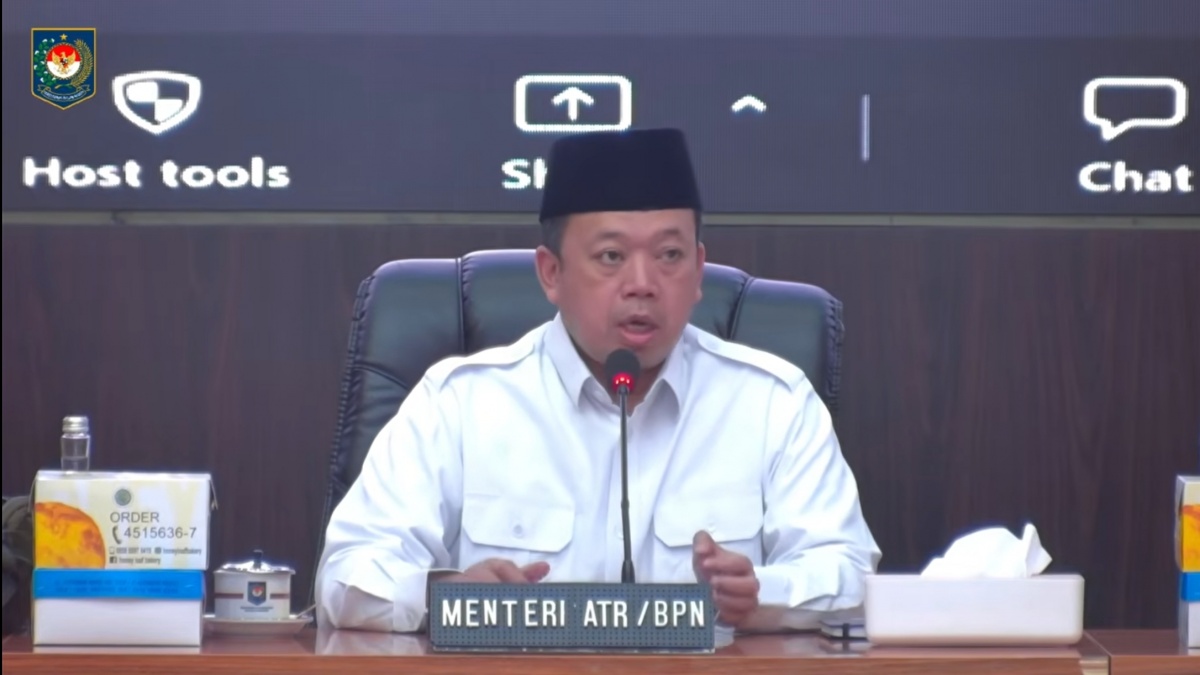 Menteri Agraria dan Tata Ruang/Kepala Badan Pertanahan Nasional Nusron Wahid menyampaikan paparan dalam Sosialisasi dan Penandatanganan Surat Edaran Bersama tentang Sinkronisasi Layanan BPHTB dan Layanan Pertanahan di Kantor Pusat Kemendagri, Jakarta, Senin (10/8/2026). (Dok. Kemendagri)