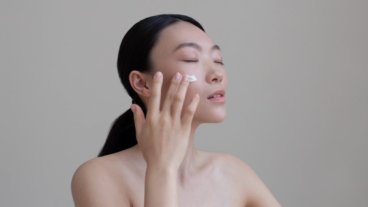 5 Rekomendasi Sunscreen dengan Sensasi Dingin untuk Cuaca Ekstra Panas