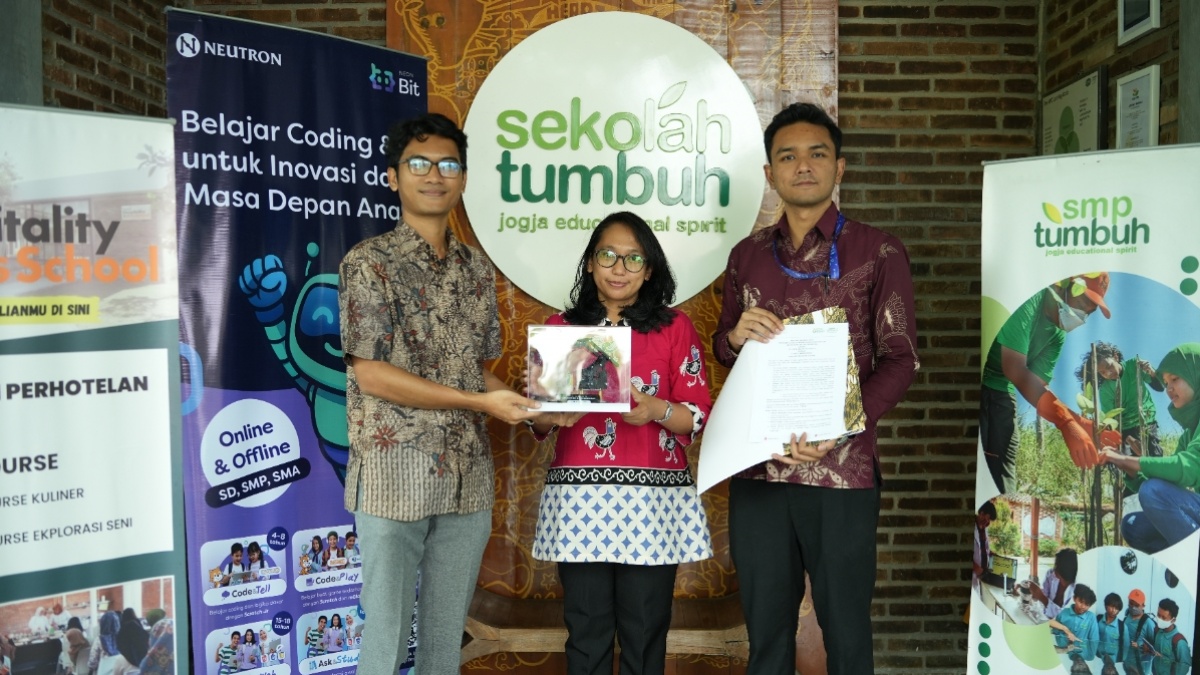 SMP dan SMA Sekolah Tumbuh Gandeng Neon Bit Kembangkan Pembelajaran Coding dan Robotik