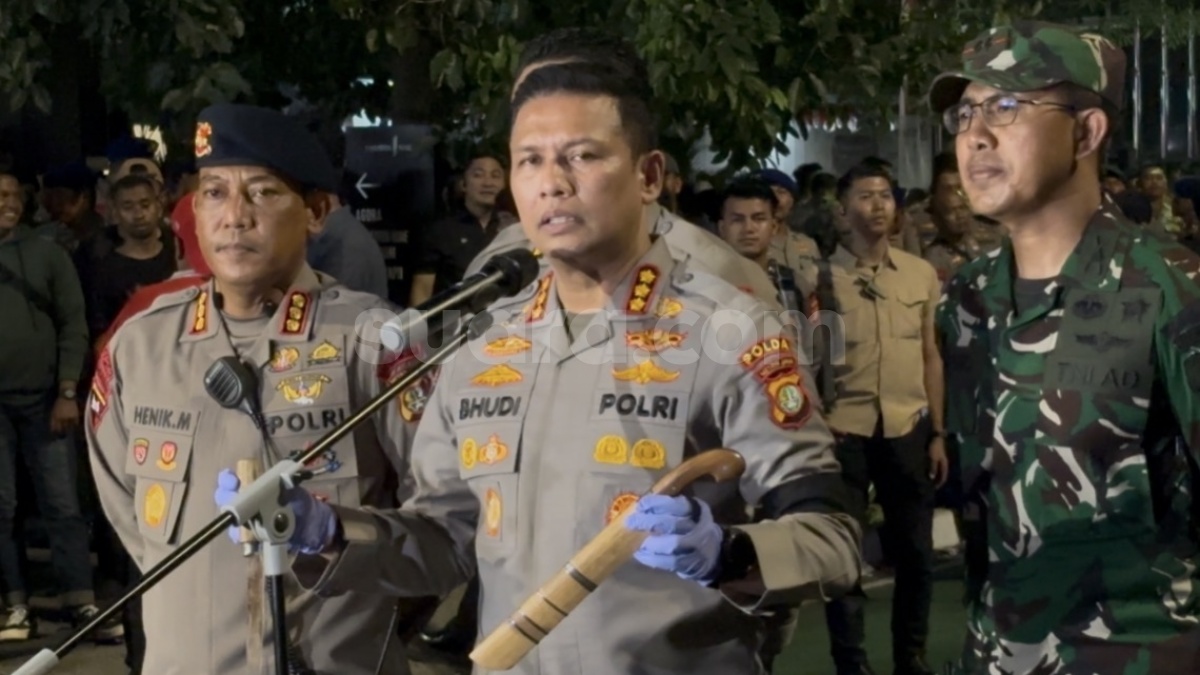 Polisi Tangkap Mahasiswa Bawa Pisau dan Sopir Ambulans Simpan Golok Saat Demo di Menara UOB