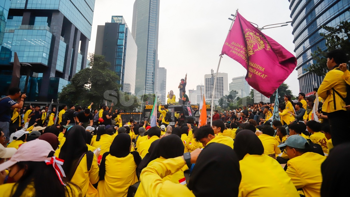 Polwan Ditarik Mundur, Aksi BEM UI di Menara UOB Berujung Saling Dorong dengan Aparat