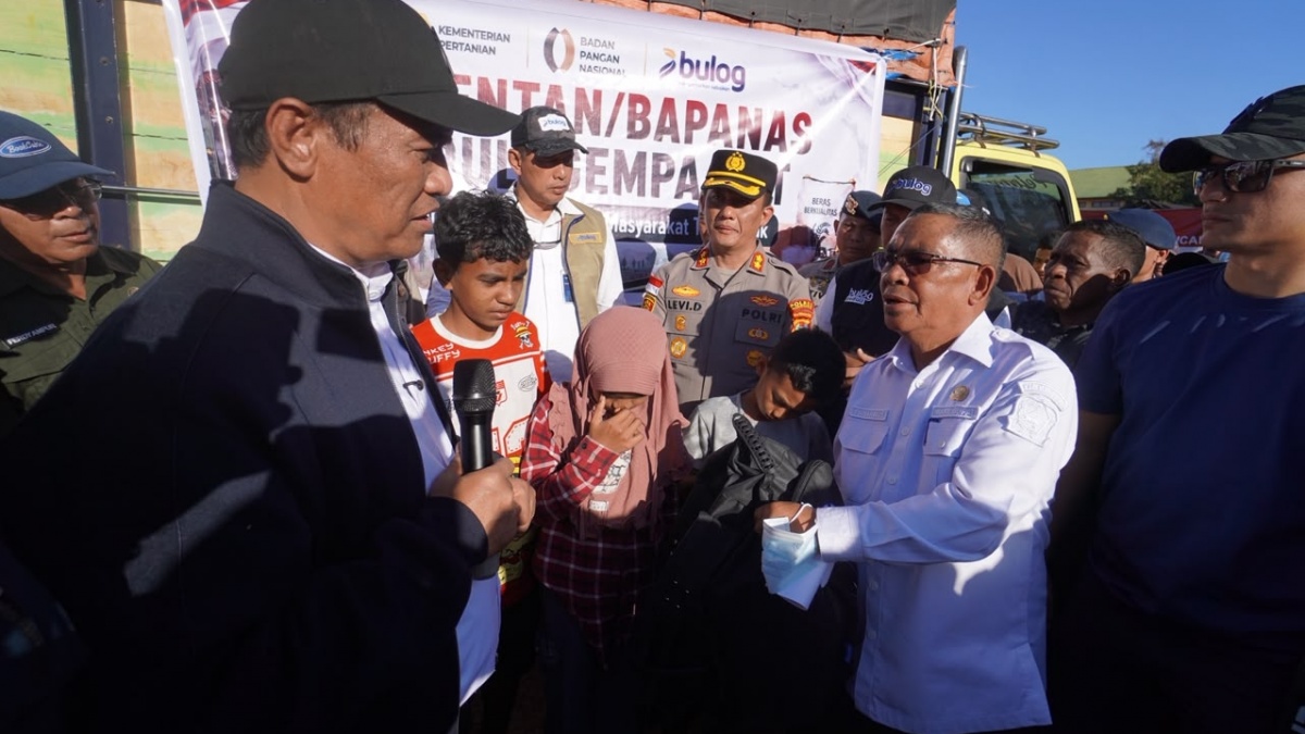 Kepala Bapanas dan Dirut Bulog Tinjau Langsung Penyaluran Bantuan Korban Gempa Flores