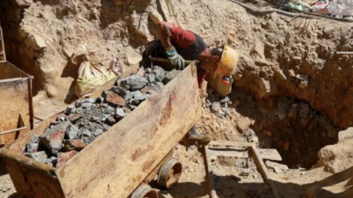 100 Orang Tewas Tertimbun Tambang Emas Tradisional Runtuh, Puluhan Orang Hilang di Desa Zamboye