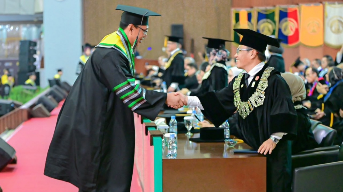 Dirut Bulog Ahmad Rizal Ramdhani Raih Gelar Doktor dari Universitas Indonesia