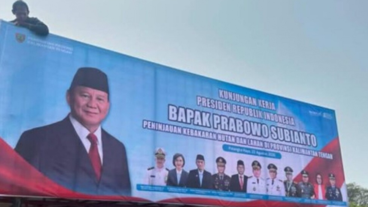 Viral Karpet Biru dan Baliho Sambut Kedatangan Prabowo di Kalteng, Berapa Biayanya?