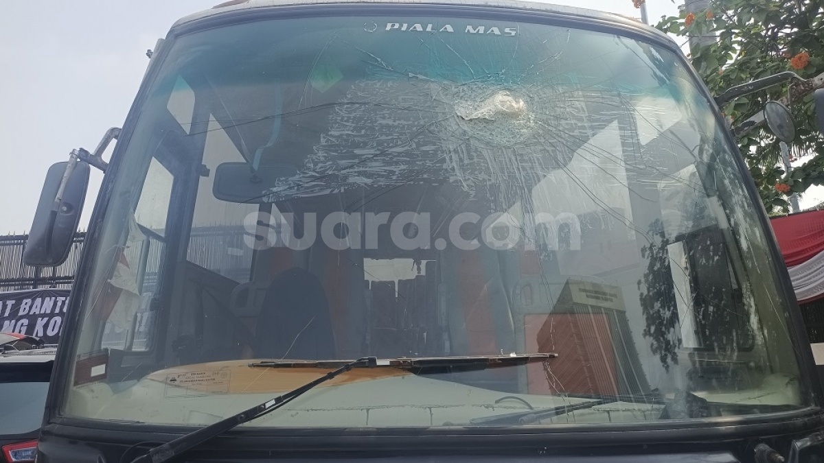 Aliansi Masyarakat Pati Bersatu Kena Intimidasi di Karawang, Kaca Bus Pecah Dilempar Batu
