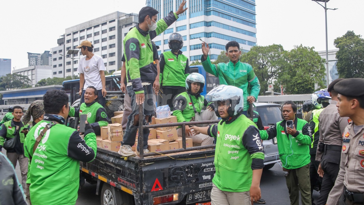 Perkantoran WFH Imbas Demo, Pendapatan Ojol Anjlok