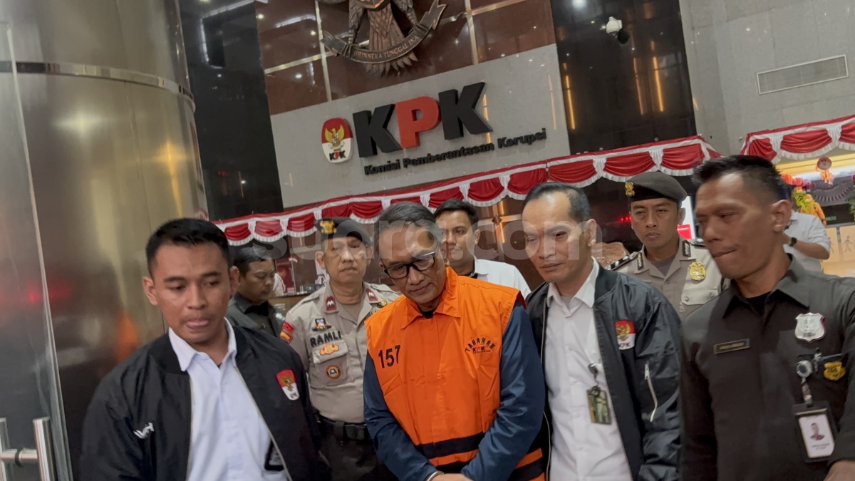 Keluar Pakai Rompi Oranye, Kepala Bea Cukai Kediri Langsung Ditahan KPK