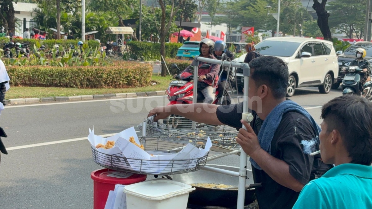 Cuan Berkat Unjuk Rasa, Pedagang Kopi hingga Gorengan Panen Omzet