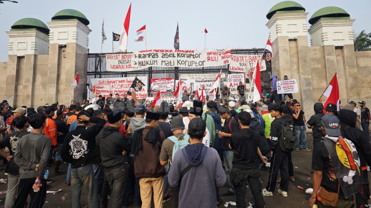Polda Metro Jaya Sita 201 Molotov dan Sajam dari 65 Anggota Kelompok Anarko