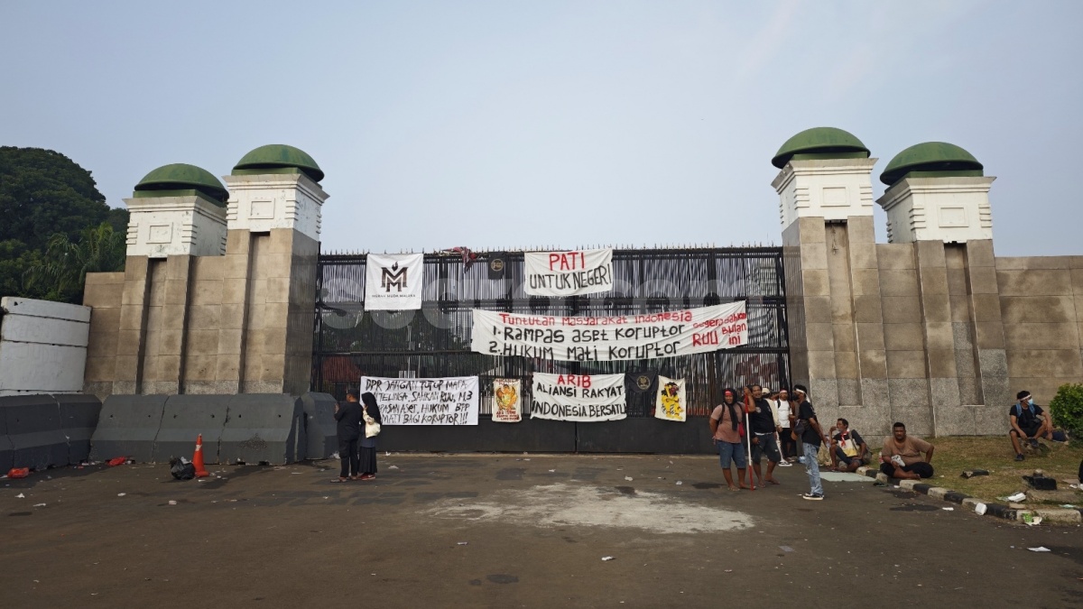 Tuntutan Hukum Mati Koruptor Membentang di Depan Gedung DPR RI Pagi Ini