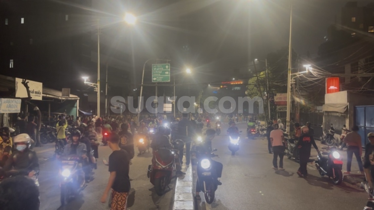 Pos Polisi Slipi Dirusak Massa, Warga Palmerah Rasakan Pedihnya Gas Air Mata