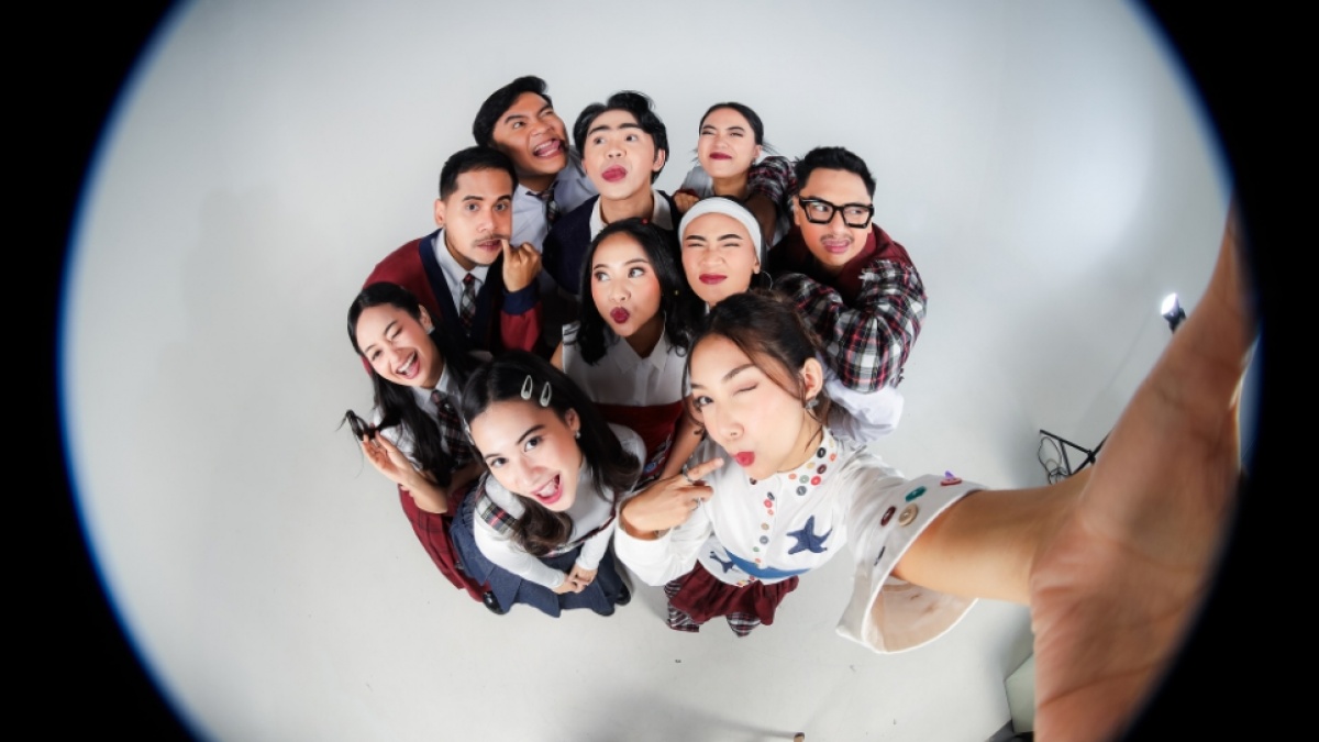 Senandung Gugusan Bintang, Perjalanan Baru Jakarta Movin Allstars di Luar Panggung Teater Musikal