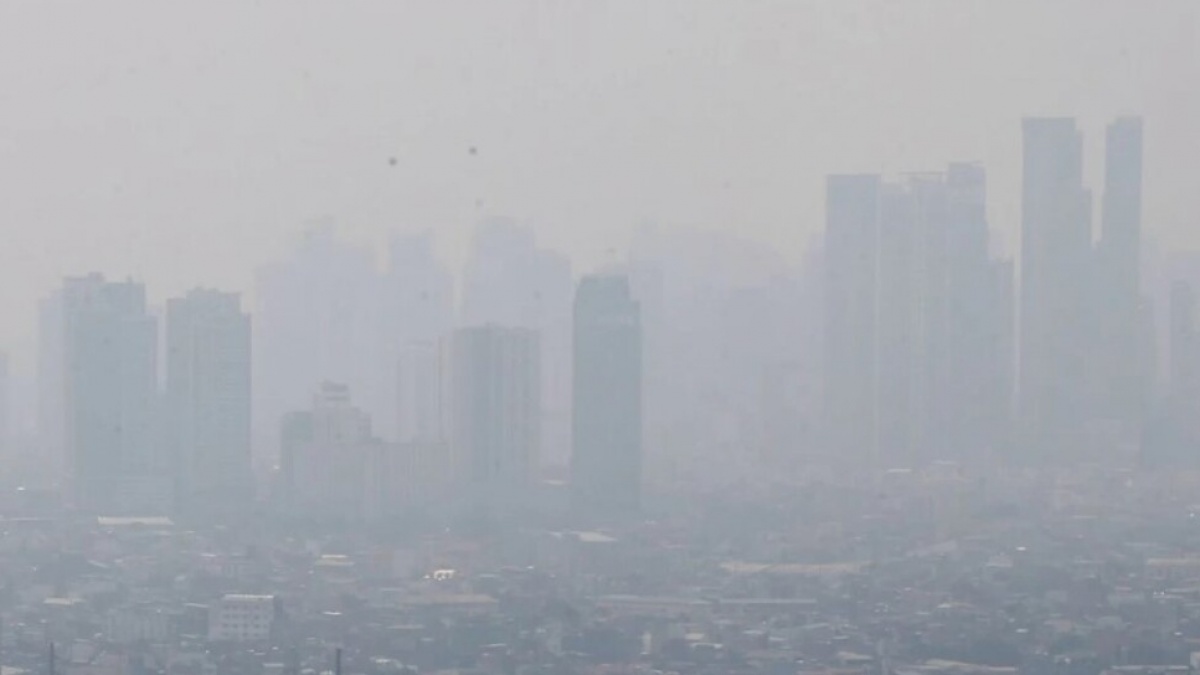 Kabut Asap Karhutla Kalimantan Tembus Filipina, Warga Diminta Pakai Masker N95