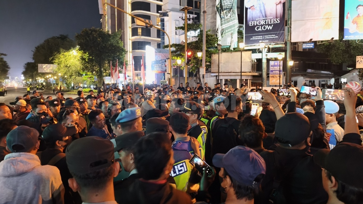 Sempat Diwarnai Semprotan Merica, Warga Pukul Mundur Massa Aksi di Simpang Gramedia Jogja
