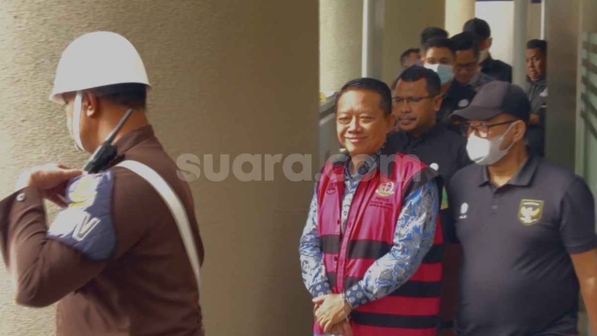 Senyum Tipis Febri Adriansyah Usai 7 Jam Diperiksa Tim 9 Kejagung, Dicecar 22 Pertanyaan