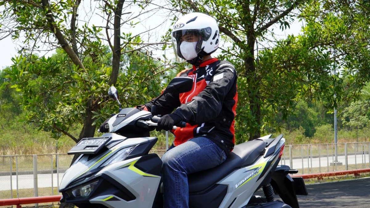 Hujan Abu Vulkanik Datang? Ini Protokol Ketat Berkendara Agar Motor Tetap Sehat dan Selamat