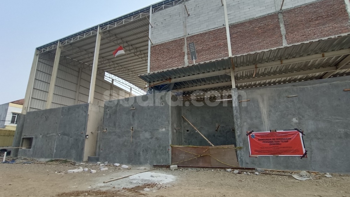 Meski Telah Disegel, Pembangunan Gedung Padel di Meruya Utara Diduga Masih Berlanjut