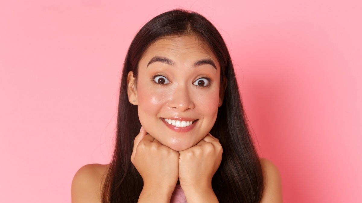 Sunscreen Apa yang Bikin Wajah Glowing? Ini 9 Rekomendasi Terbaik untuk Kamu